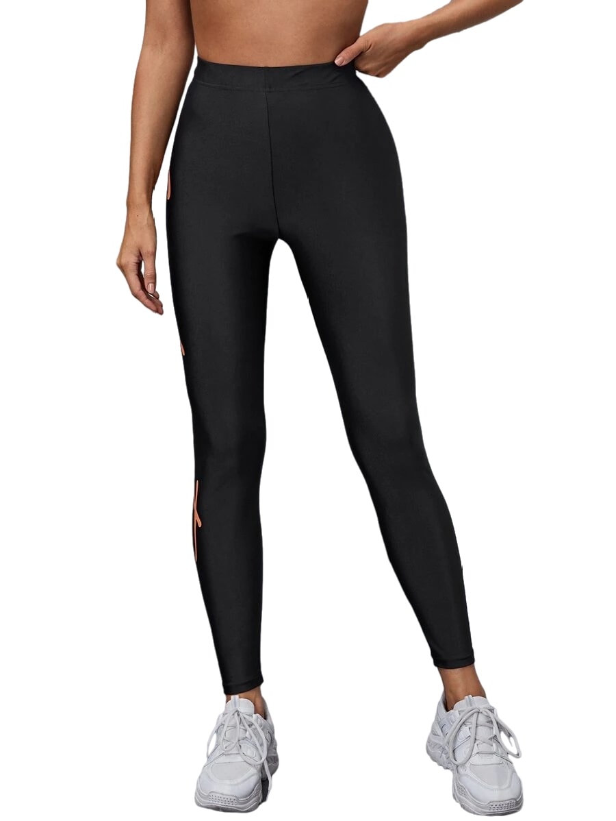 Fekete leggings írott grafikával
